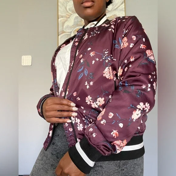 Purple floral bomber jacket, Size Large - Picture 5 of 5
